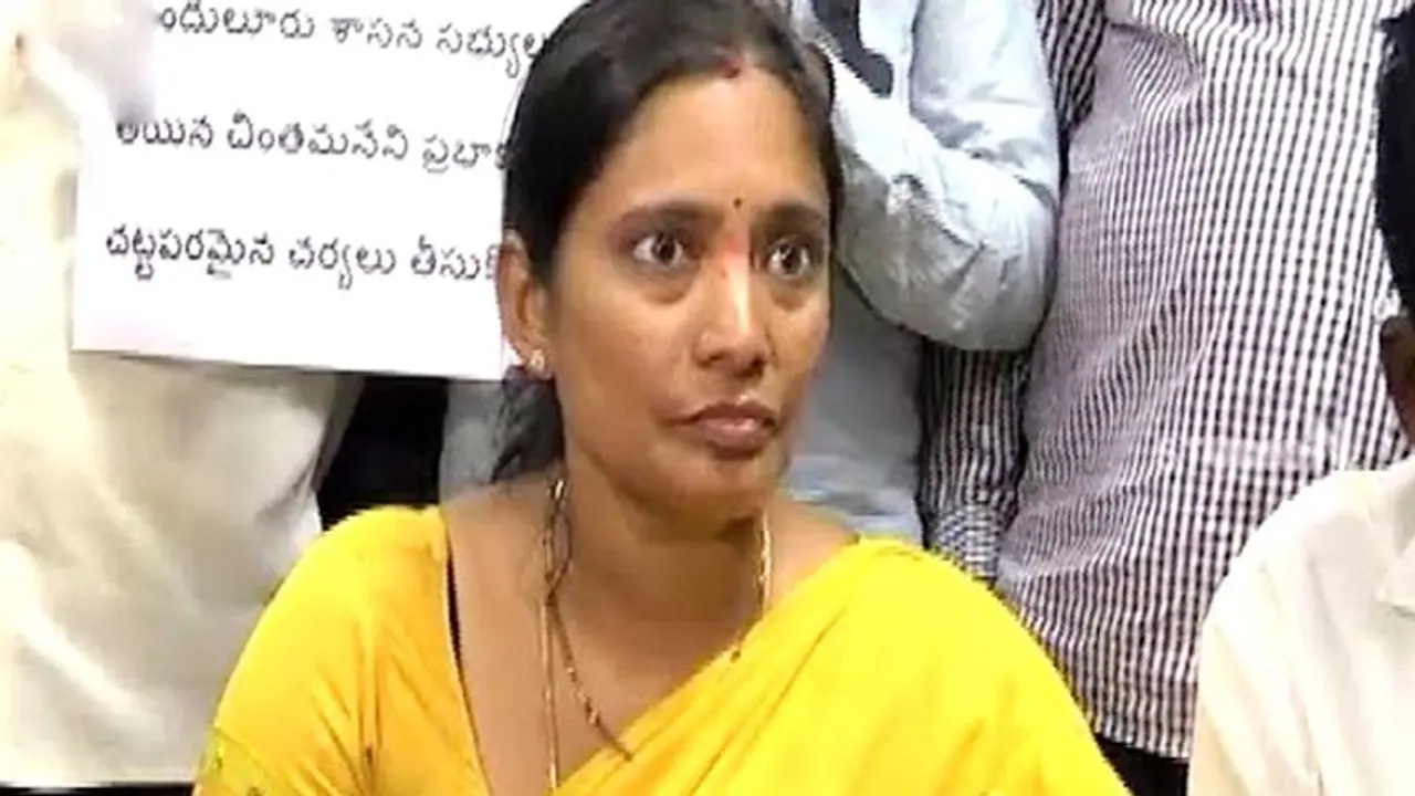 మరో వివాదంలో ఎమ్మార్వో వనజాక్షి, గ్రామస్తుల దాడి