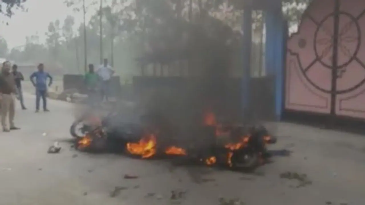 তৃণমূলের গোষ্ঠী সংঘর্ষে জ্বলল পার্টি অফিস, ফের উত্তপ্ত দিনহাটা