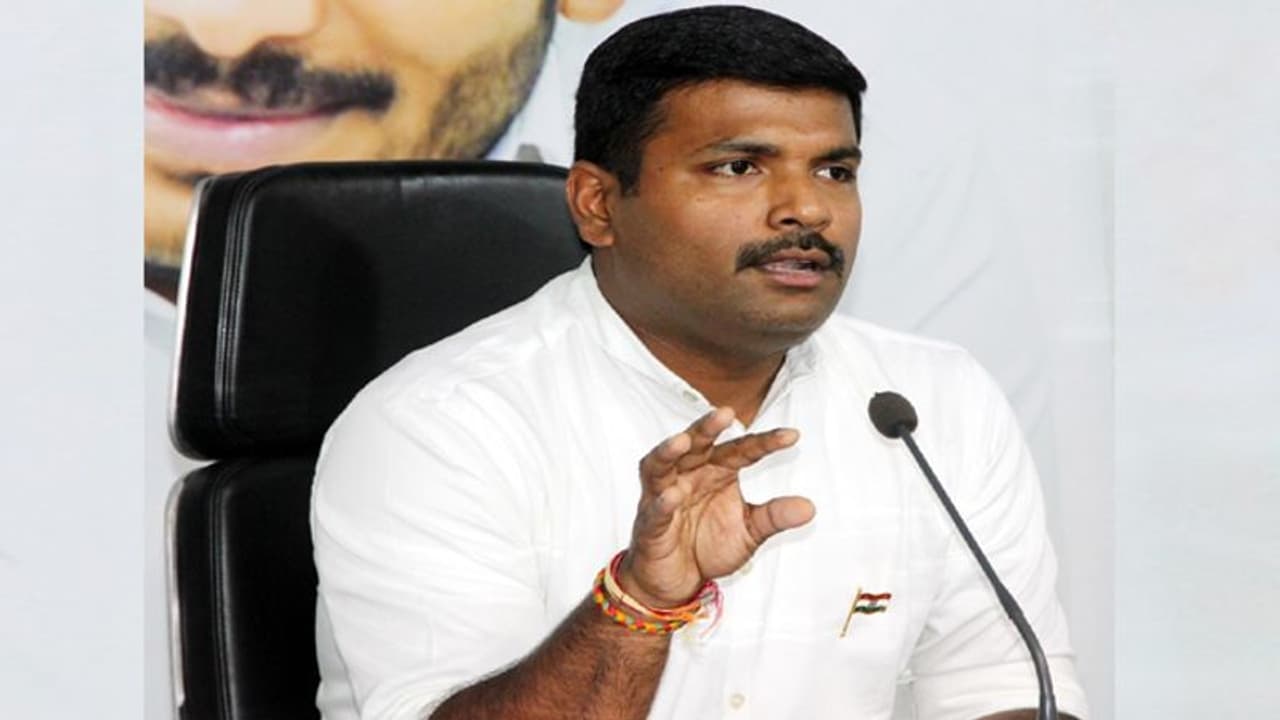 ఆ తప్పు మళ్లీ చేయకండి..నన్ను ‘రెడ్డి’గా మార్చకండి.. పరిశ్రమల ప్రతినిధులతో మంత్రి అమర్ నాథ్... ఆ తప్పు మళ్లీ చేయకండి..నన్ను ‘రెడ్డి’గా మార్చకండి.. పరిశ్రమల ప్రతినిధులతో మంత్రి అమర్ నాథ్...