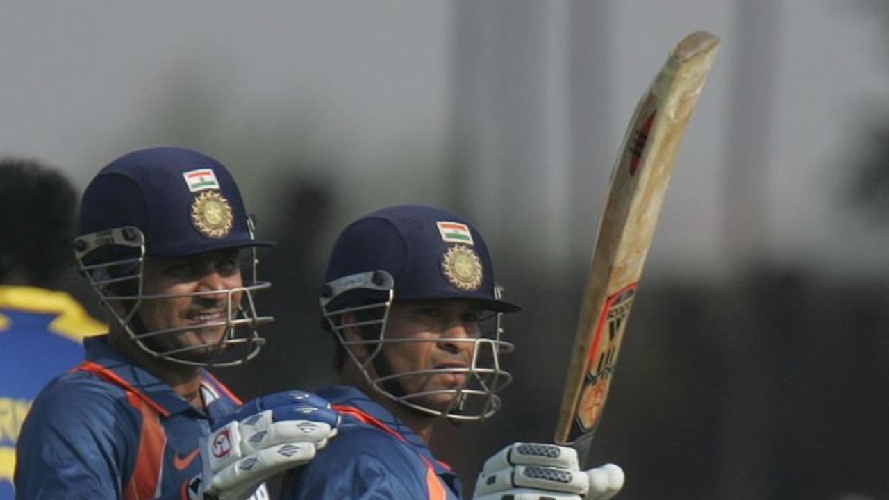 এক সময় সচিনের কড়া প্রতিদ্বন্দ্বী ছিলেন এই পাক ক্রিকেটার, এখন ভক্ত বনে করছেন গুণকীর্তন এক সময় সচিনের কড়া প্রতিদ্বন্দ্বী ছিলেন এই পাক ক্রিকেটার, এখন ভক্ত বনে করছেন গুণকীর্তন