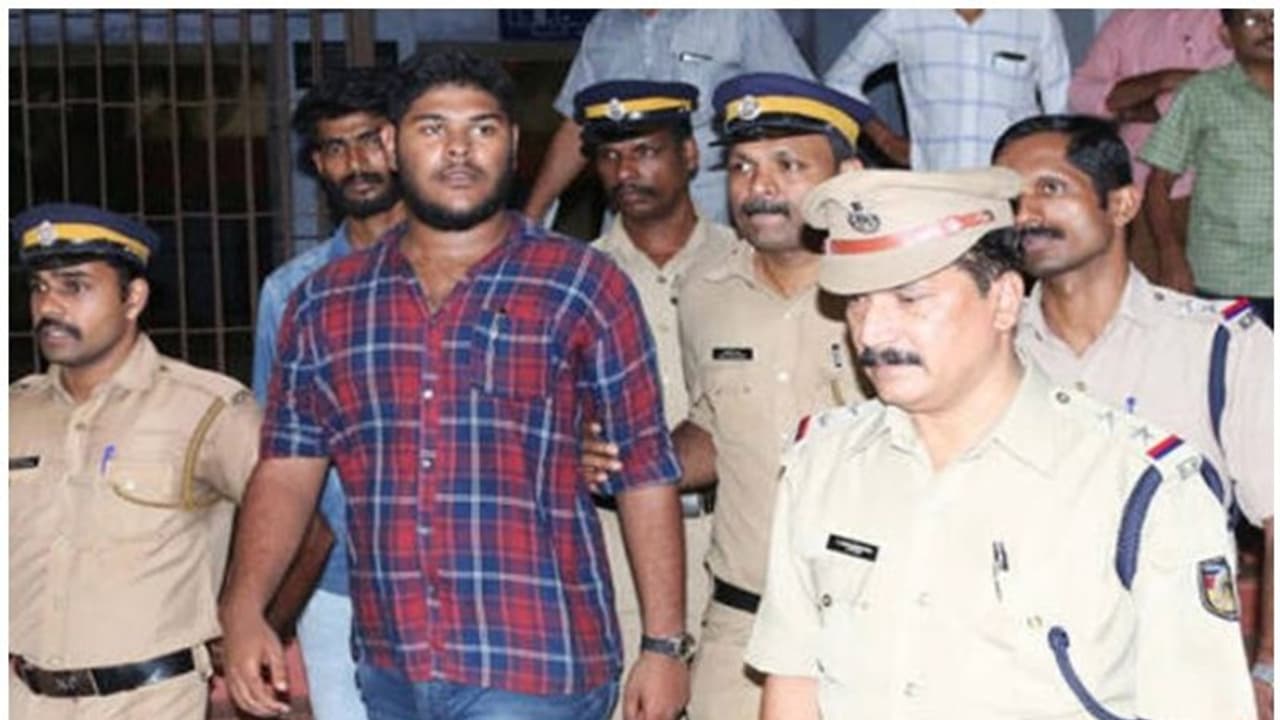 കോടതി അനുമതി നല്കി; അലൻ ഷുഹൈബ് ഇന്ന് നിയമ ബിരുദ പരീക്ഷയെഴുതും കോടതി അനുമതി നല്കി; അലൻ ഷുഹൈബ് ഇന്ന് നിയമ ബിരുദ പരീക്ഷയെഴുതും