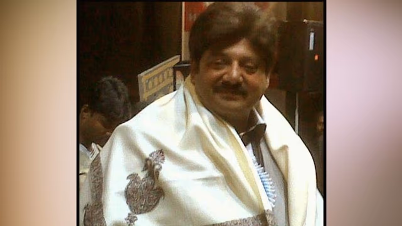 কলকাতার পথে মরদেহ, রাষ্ট্রীয় সন্মানে শেষকৃত্য তাপস পালের