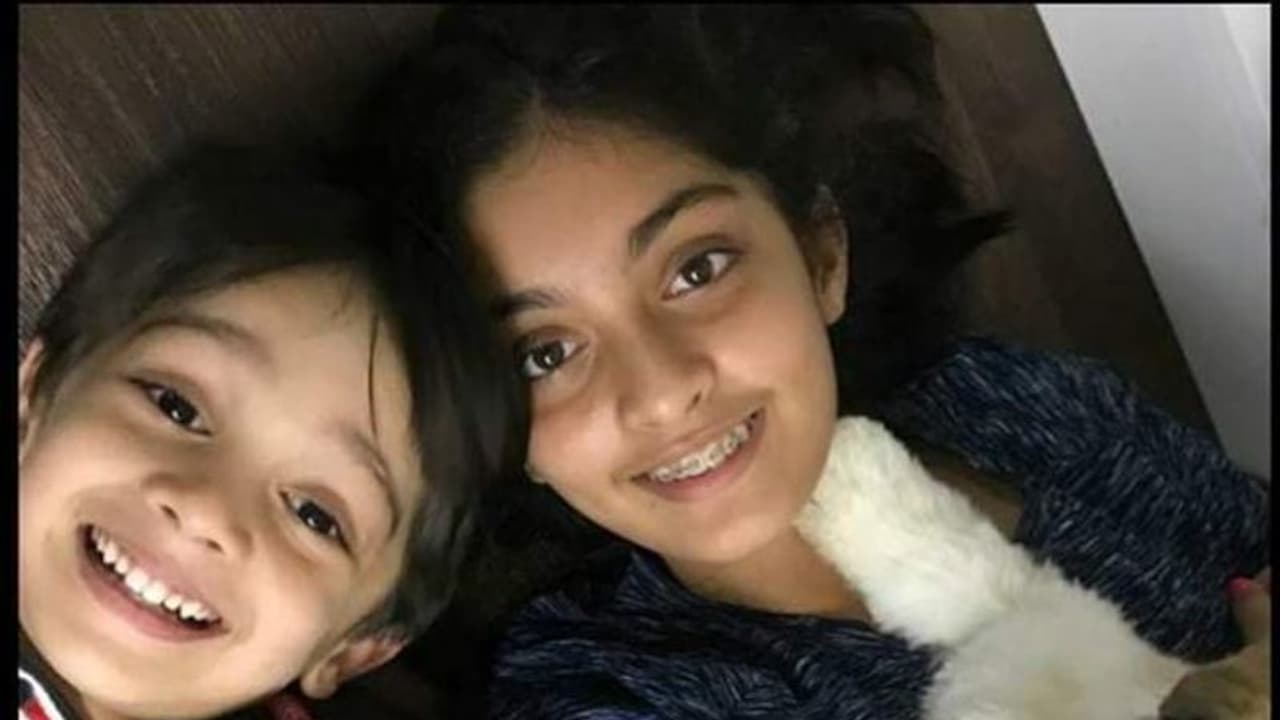 அப்பா, அம்மாவையே மிஞ்சிய குட்டி தங்கங்கள்... வைரலாகும் தல அஜித்தின் குடும்ப புகைப்படம்...! அப்பா, அம்மாவையே மிஞ்சிய குட்டி தங்கங்கள்... வைரலாகும் தல அஜித்தின் குடும்ப புகைப்படம்...!