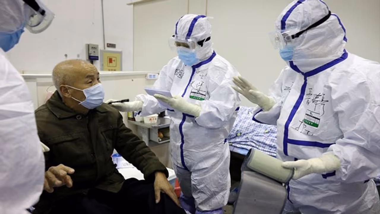 করোনা ভাইরাসে মৃতের সংখ্যা বেড়ে দাঁড়াল ২০০০, ক্রমশ বাড়ছে মৃত্যু মিছিল করোনা ভাইরাসে মৃতের সংখ্যা বেড়ে দাঁড়াল ২০০০, ক্রমশ বাড়ছে মৃত্যু মিছিল