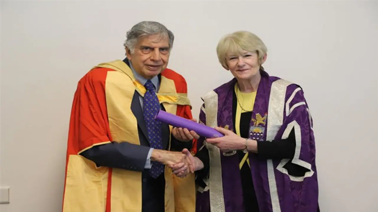 रतन टाटा का सम्मान, ब्रिटेन की यूनिवर्सिटी ने दी डॉक्टरेट की मानद उपाधि रतन टाटा का सम्मान, ब्रिटेन की यूनिवर्सिटी ने दी डॉक्टरेट की मानद उपाधि