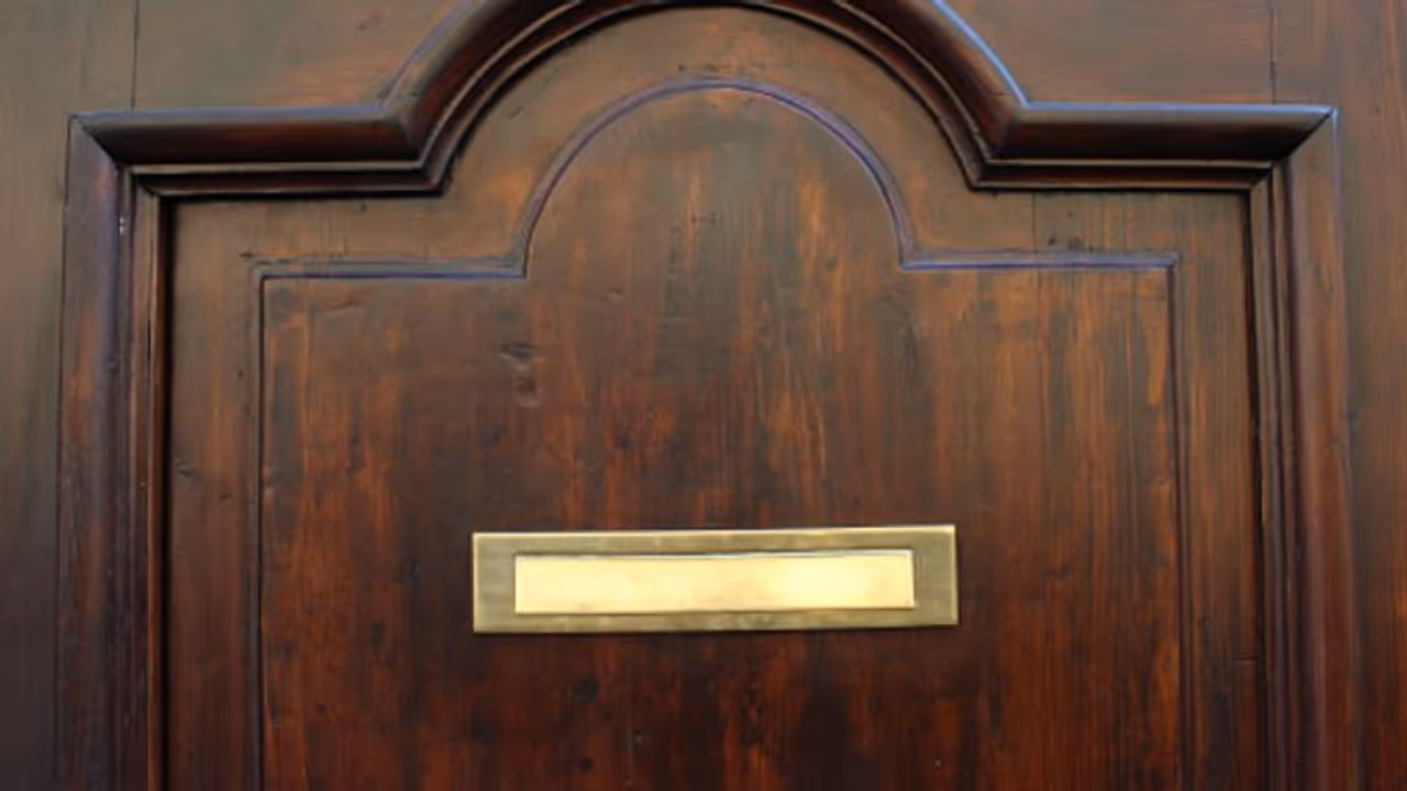 வாஸ்து படி, வீட்டில் பெயர் பலகை வையுங்கள்... அதிஷ்டம் கிடைக்கும்! வாஸ்து படி, வீட்டில் பெயர் பலகை வையுங்கள்... அதிஷ்டம் கிடைக்கும்!