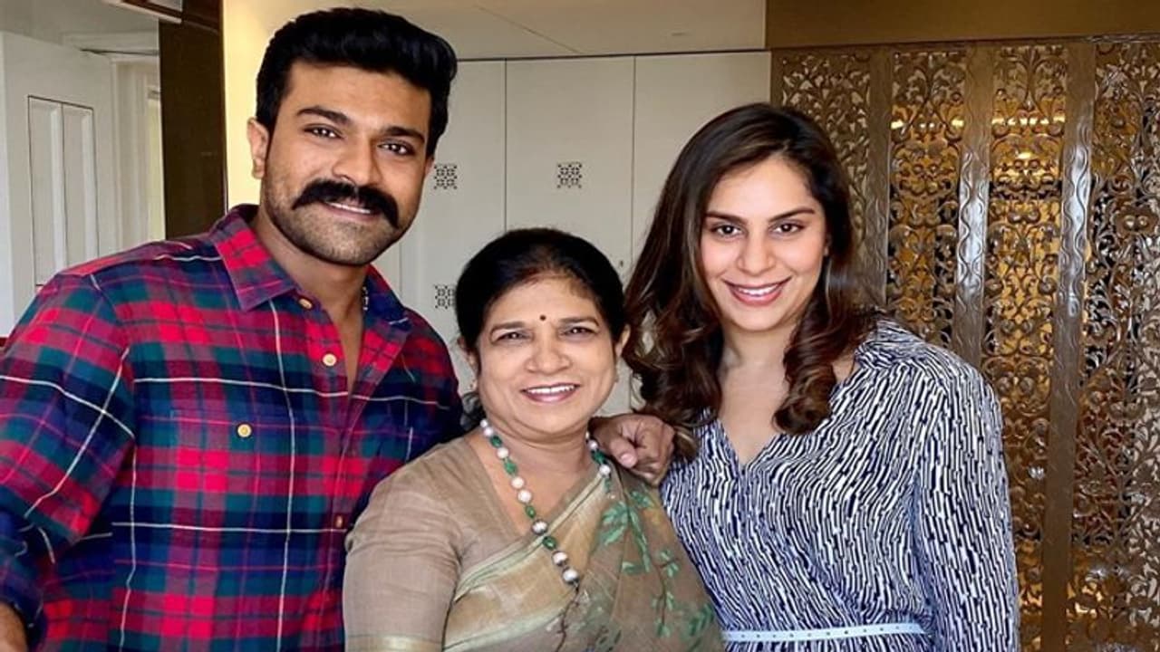 తన తల్లి బర్త్ డే సెలెబ్రేట్ చేసిన రామ్ చరణ్.. ఫొటోస్!