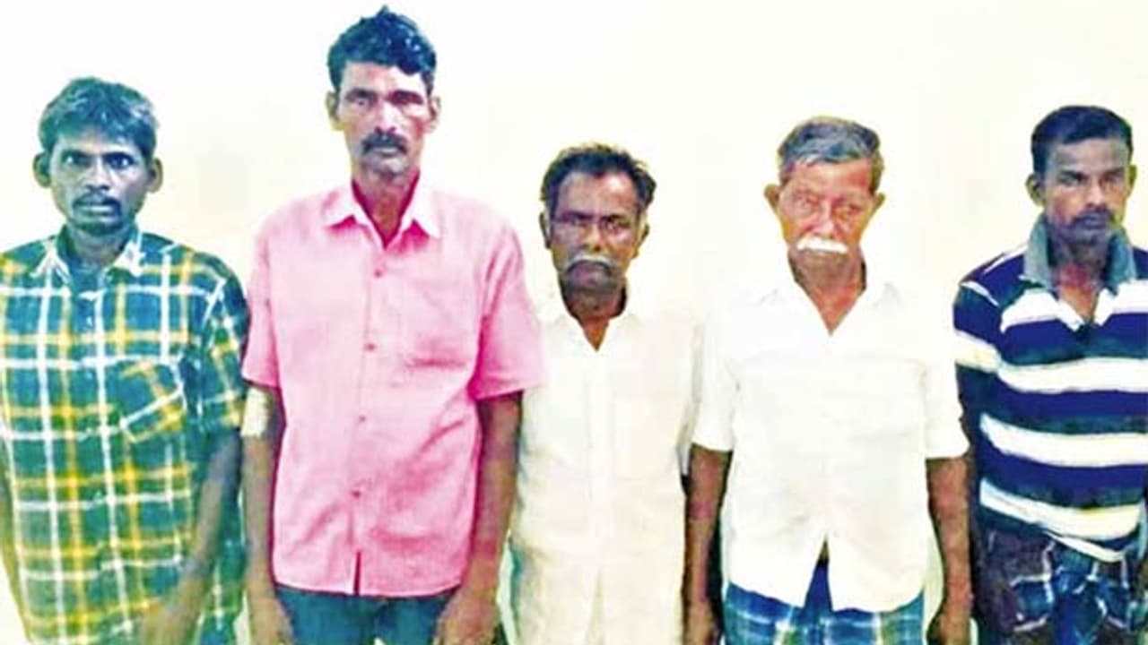 சிறுவனுக்கு பாலியல் தொல்லை அளித்த மார்க்கிஸ்ட் நிர்வாகி..! 5 பேருடன் அதிரடி கைது..!