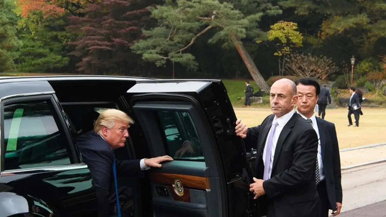 ಡೋನಾಲ್ಡ್ ಟ್ರಂಪ್ ರೋಲ್ಸ್ ರಾಯ್ಸ್ ಕಾರು ಹರಾಜು; ಖರೀದಿಸಲು ಮುಂದಾದ ಭಾರತೀಯ! ಡೋನಾಲ್ಡ್ ಟ್ರಂಪ್ ರೋಲ್ಸ್ ರಾಯ್ಸ್ ಕಾರು ಹರಾಜು; ಖರೀದಿಸಲು ಮುಂದಾದ ಭಾರತೀಯ!