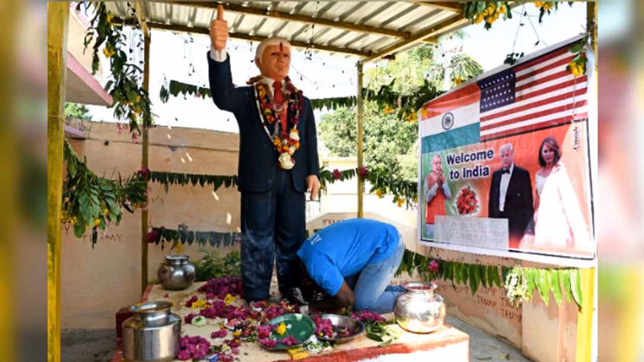 ট্রাম্প ই তাঁর শিব ঠাকুর, স্বপ্নে দেখার পর থেকে চার বছর ধরে চলছে নিত্যপুজো