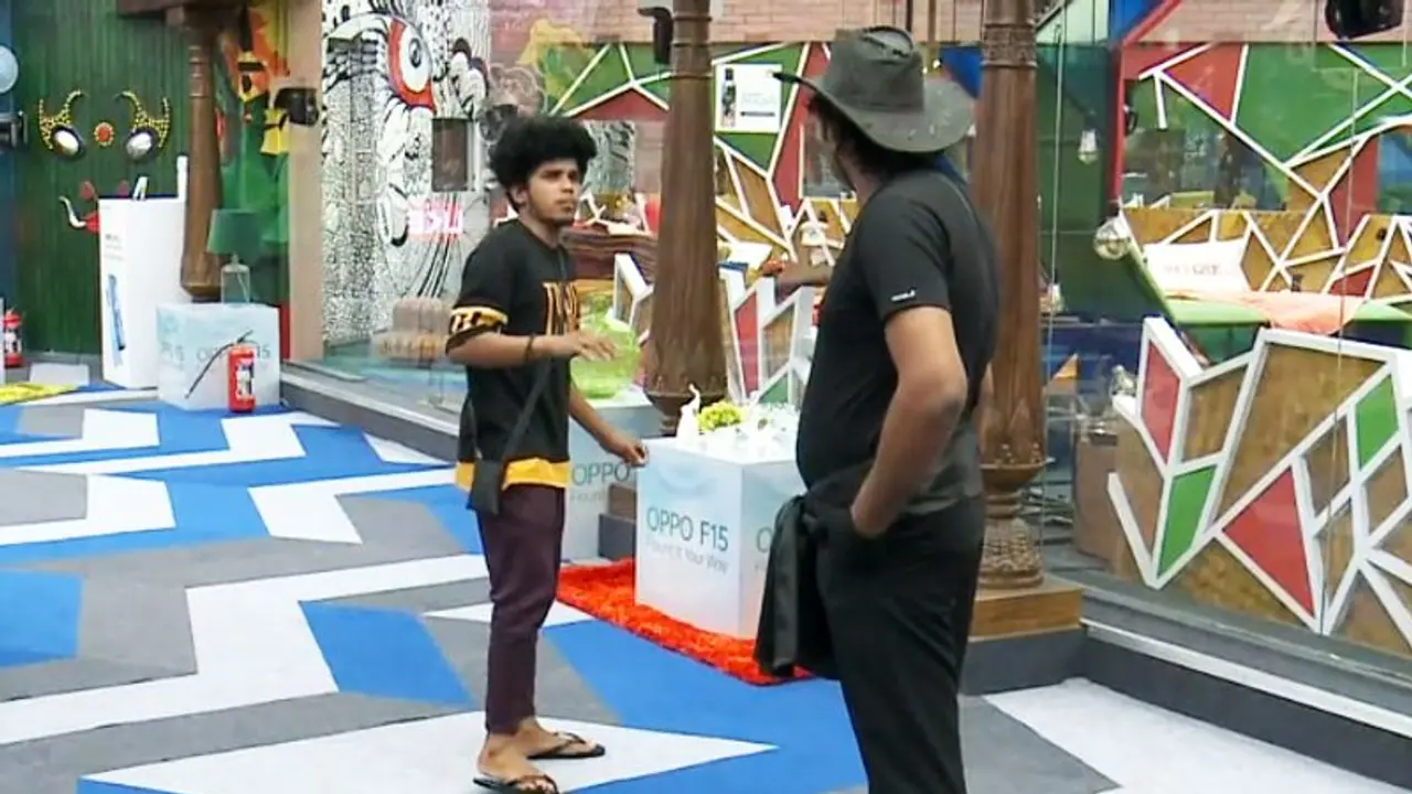 'രജിത്തിനെ പിടിച്ചുതള്ളിയാല് നാട്ടുകാര് മൊത്തം എനിക്കുനേരെ തിരിയും'; ഫുക്രു പറഞ്ഞത് 'രജിത്തിനെ പിടിച്ചുതള്ളിയാല് നാട്ടുകാര് മൊത്തം എനിക്കുനേരെ തിരിയും'; ഫുക്രു പറഞ്ഞത്