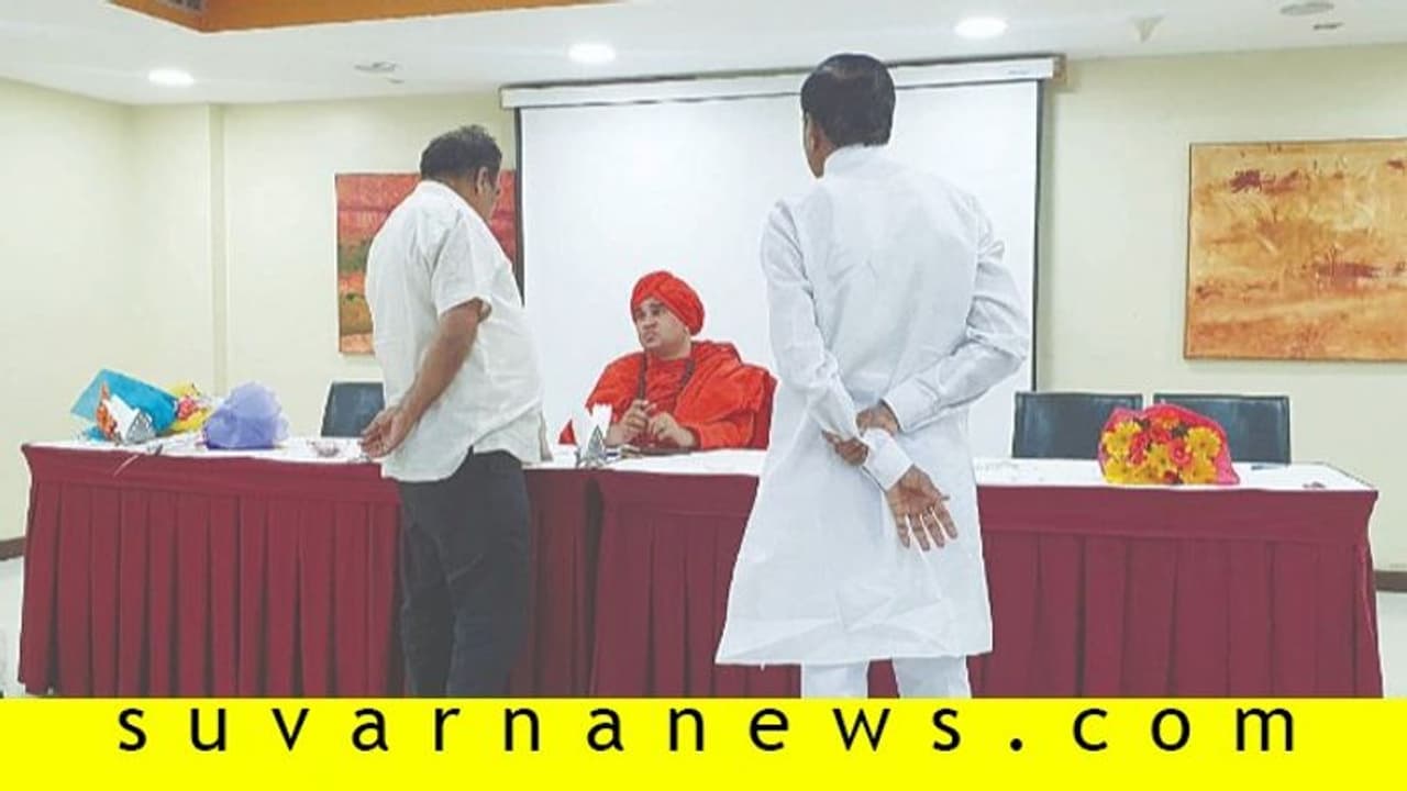 ಬಿಜೆಪಿ ಶಾಸಕರ ಗುಂಪು ರಹಸ್ಯ ಸಭೆ, ಪಂಚಮಸಾಲಿ ಸ್ವಾಮೀಜಿ ಭಾಗಿ! ಬಿಜೆಪಿ ಶಾಸಕರ ಗುಂಪು ರಹಸ್ಯ ಸಭೆ, ಪಂಚಮಸಾಲಿ ಸ್ವಾಮೀಜಿ ಭಾಗಿ!