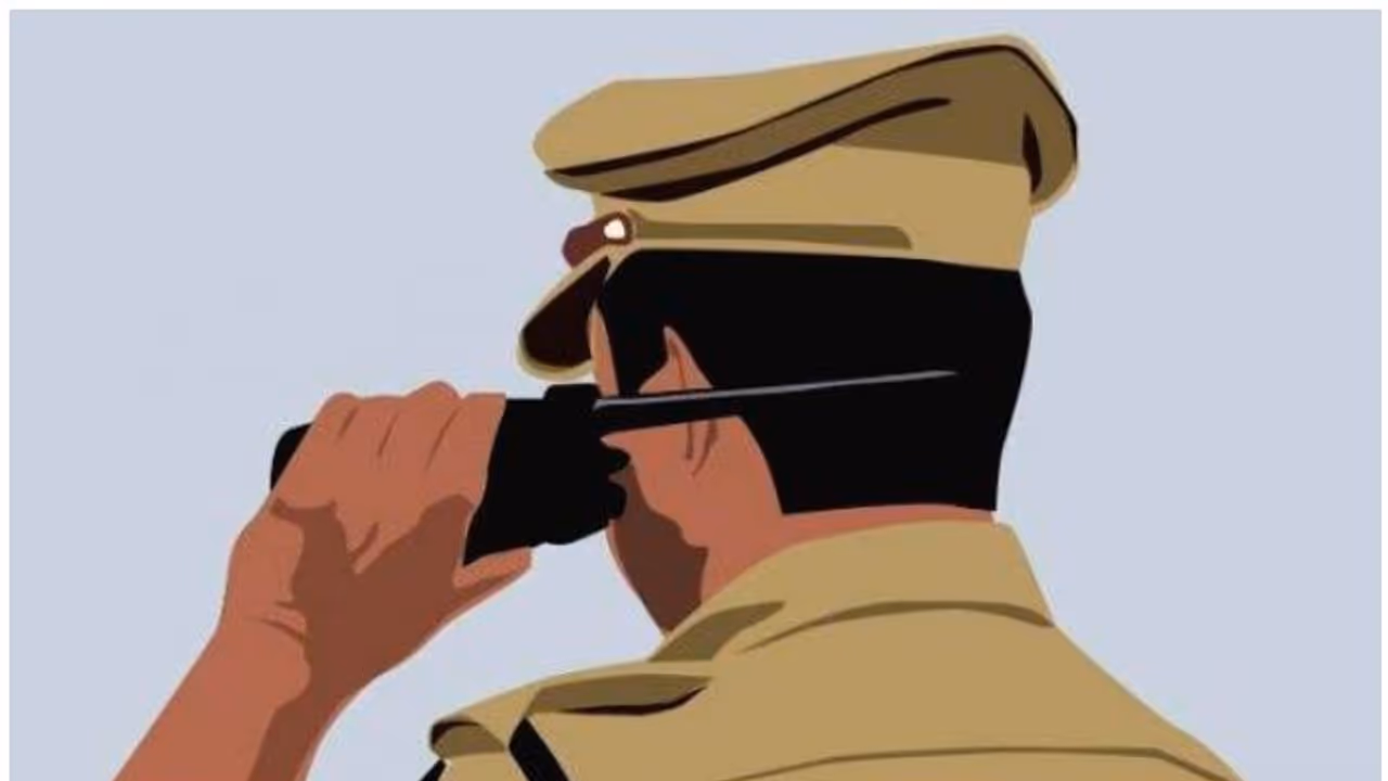 ఇద్దరు ప్రియురాళ్లతో సంబంధం: ఎస్ఐపై గుంటూరు ఎస్పీకి భార్య ఫిర్యాదు ఇద్దరు ప్రియురాళ్లతో సంబంధం: ఎస్ఐపై గుంటూరు ఎస్పీకి భార్య ఫిర్యాదు