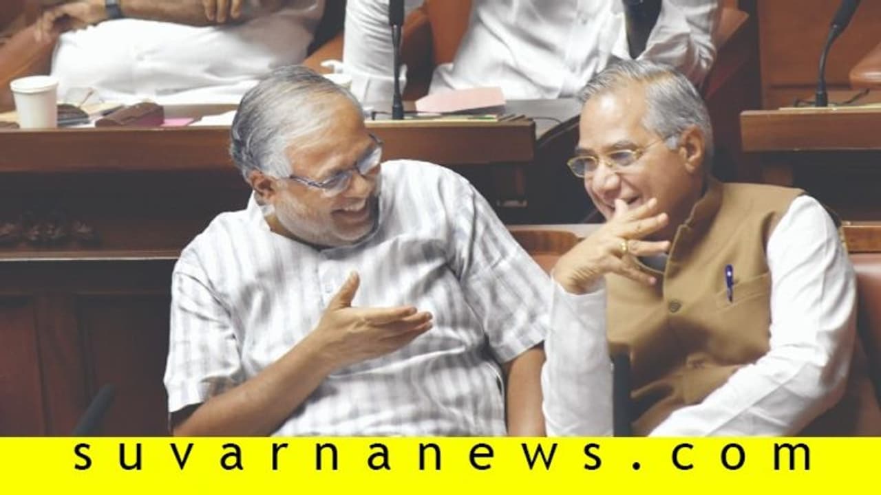 'ಸರ್ಕಾರ ಬೀಳಿಸಿದ 17 ಶಾಸಕರ ಫೋಟೋಕ್ಕೆ ಪೂಜೆ ಮಾಡಬೇಕು!' 'ಸರ್ಕಾರ ಬೀಳಿಸಿದ 17 ಶಾಸಕರ ಫೋಟೋಕ್ಕೆ ಪೂಜೆ ಮಾಡಬೇಕು!'