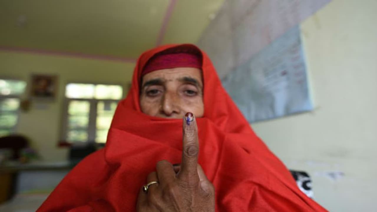 নিরাপত্তা নিয়ে উঠছে প্রশ্ন, পিছিয়ে গেল কাশ্মীরের পঞ্চায়েত ভোট নিরাপত্তা নিয়ে উঠছে প্রশ্ন, পিছিয়ে গেল কাশ্মীরের পঞ্চায়েত ভোট