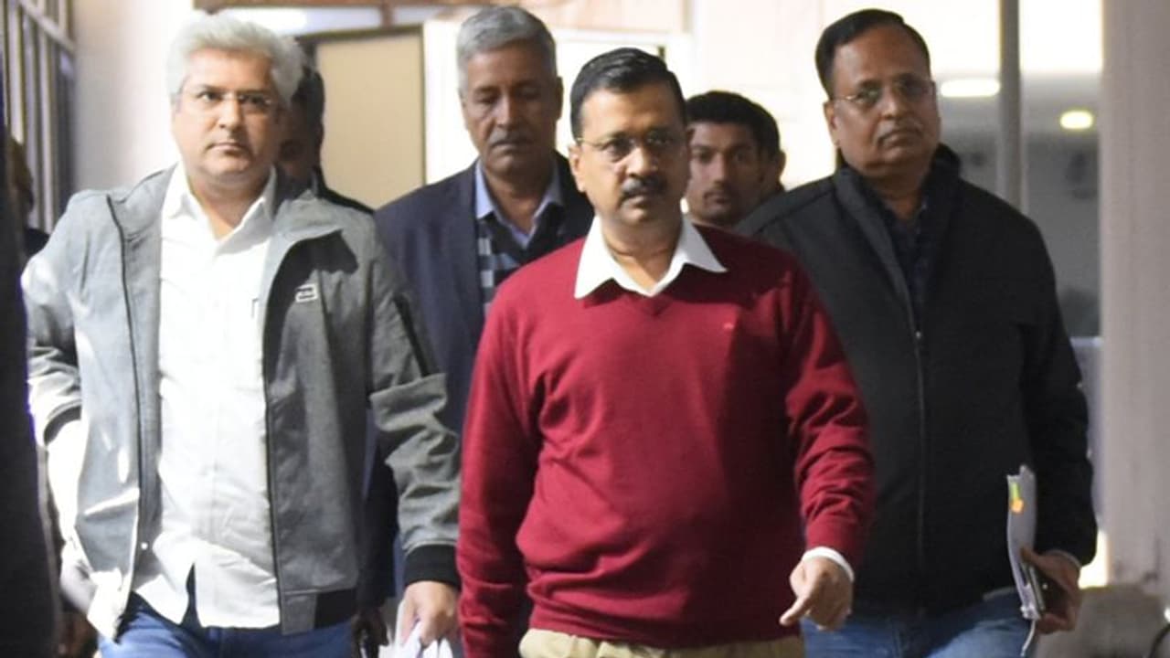 केजरीवाल सरकार की पहल, अब छात्रों को कारोबार का पाठ पढ़ाएंगे 17000 कारोबारी केजरीवाल सरकार की पहल, अब छात्रों को कारोबार का पाठ पढ़ाएंगे 17000 कारोबारी