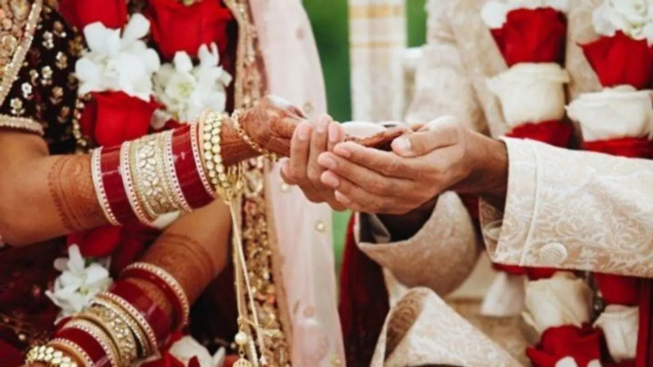 மணமேடையில் மணமகணுக்கு நேர்ந்த அதோகதி.!! மணமகள் மணமேடையை விட்டு ஓட்டம்.!! மணமேடையில் மணமகணுக்கு நேர்ந்த அதோகதி.!! மணமகள் மணமேடையை விட்டு ஓட்டம்.!!