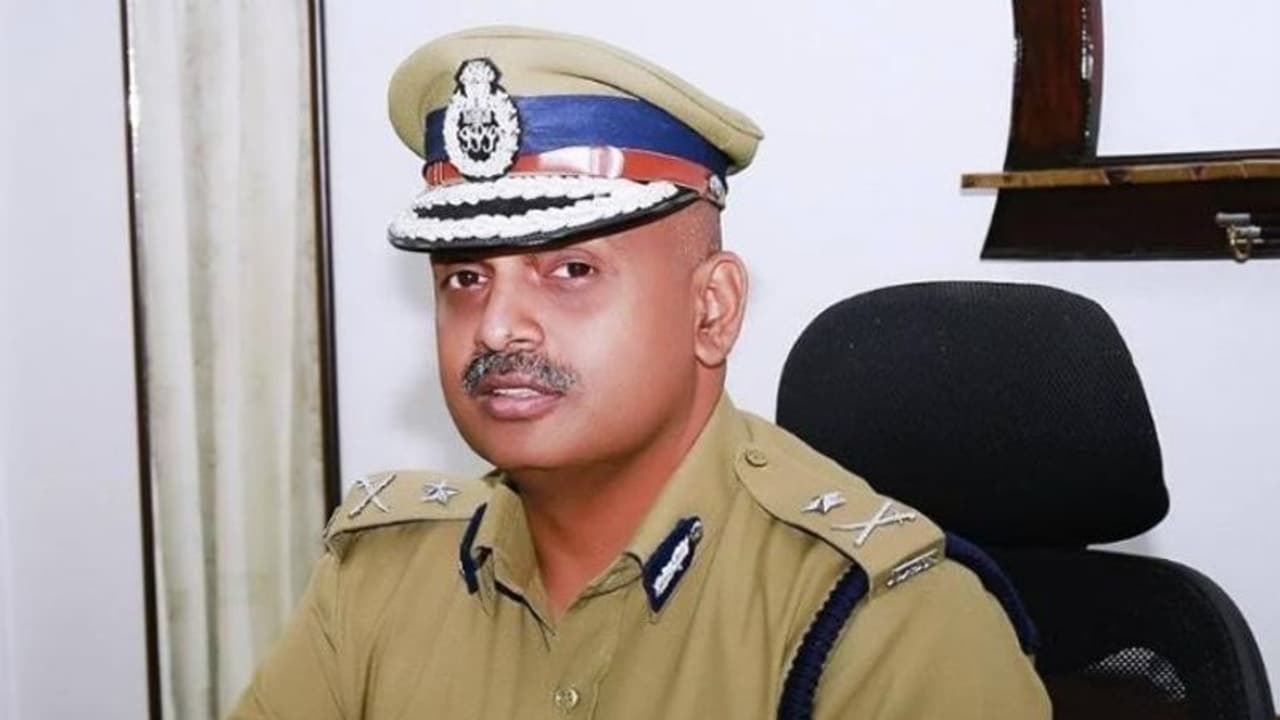 വെടിയുണ്ടകൾ കാണാതായ സംഭവം: പ്രതികളായ പൊലീസ് ഉദ്യോഗസ്ഥരോട് ഹാജരാകാൻ നിർദ്ദേശം വെടിയുണ്ടകൾ കാണാതായ സംഭവം: പ്രതികളായ പൊലീസ് ഉദ്യോഗസ്ഥരോട് ഹാജരാകാൻ നിർദ്ദേശം