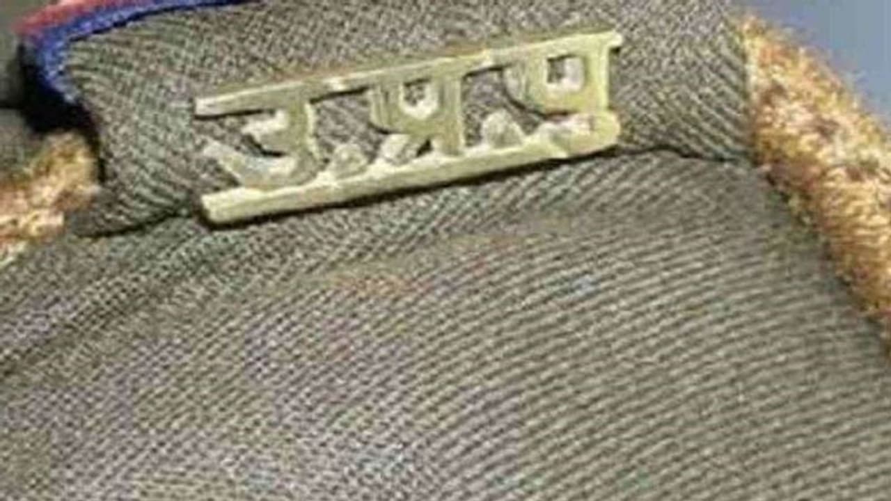 ज्यादा पढ़ ली हो क्या, इतना एडवांस कौन बना दिया तुम्हे, छेड़खानी से पीड़ित युवती से पुलिस ने ऐसे की अभद्रता ज्यादा पढ़ ली हो क्या, इतना एडवांस कौन बना दिया तुम्हे, छेड़खानी से पीड़ित युवती से पुलिस ने ऐसे की अभद्रता