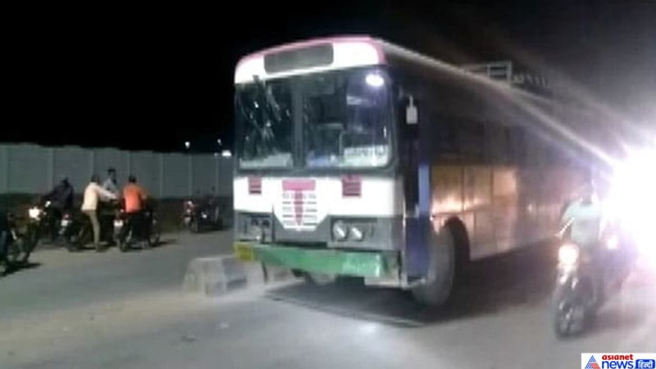 घर जाने के लिए नहीं मिला कोई साधन तो सरकारी बस चुरा ले गया शख्स, यात्रियों को भी साथ ले उड़ा घर जाने के लिए नहीं मिला कोई साधन तो सरकारी बस चुरा ले गया शख्स, यात्रियों को भी साथ ले उड़ा