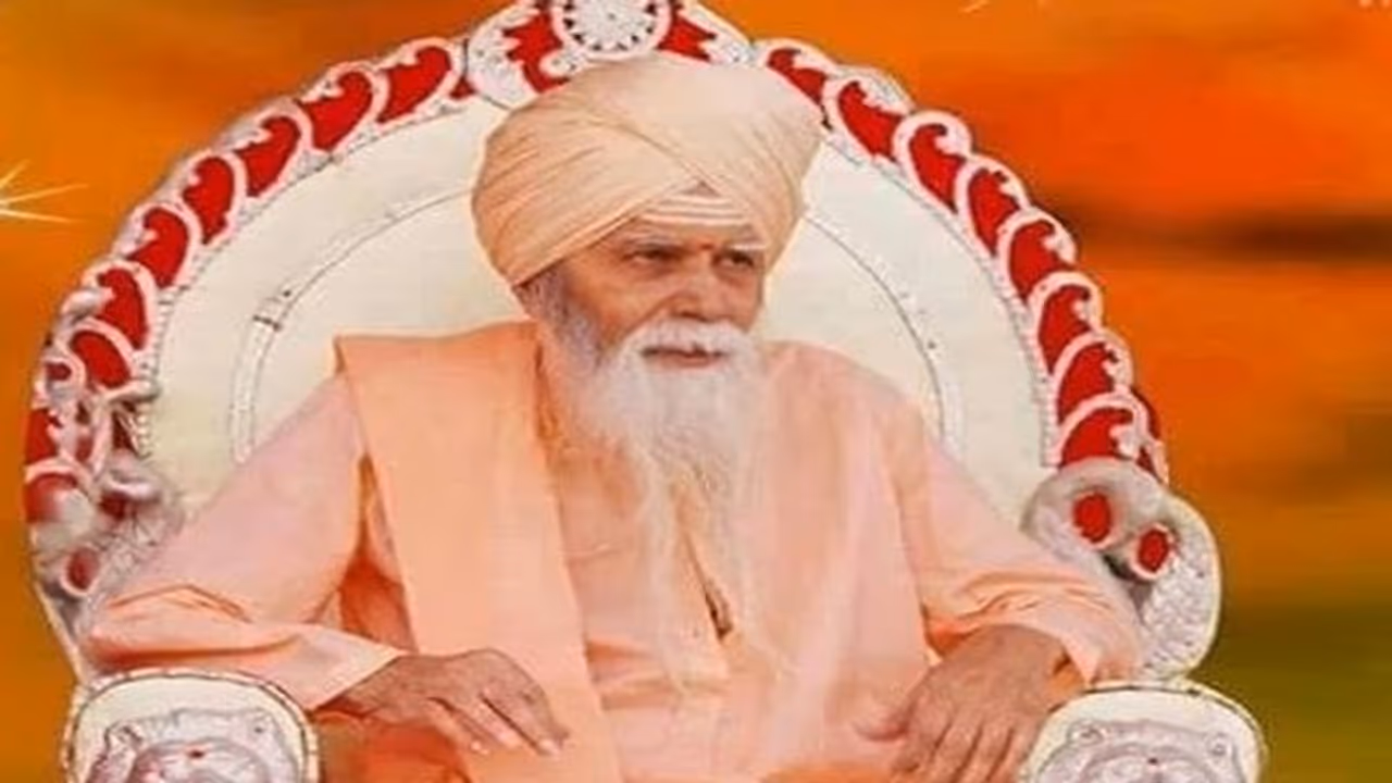 ಮರುಳಾರಾಧ್ಯರಿಗೆ ಅಂತಿಮ ನಮನ: ಕಂಬನಿ ಮಿಡಿದ ಸಹಸ್ರಾರು ಭಕ್ತರು ಮರುಳಾರಾಧ್ಯರಿಗೆ ಅಂತಿಮ ನಮನ: ಕಂಬನಿ ಮಿಡಿದ ಸಹಸ್ರಾರು ಭಕ್ತರು