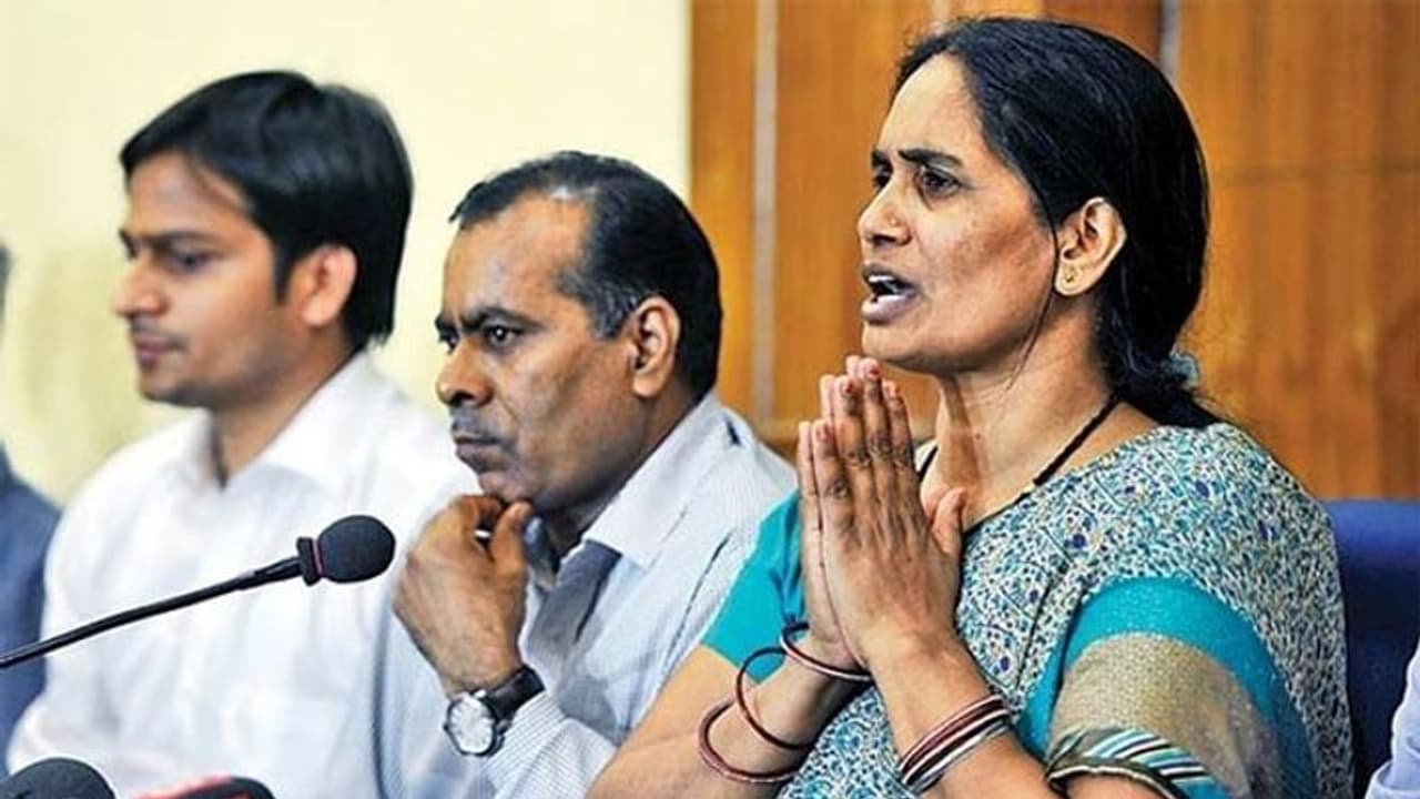 నా కూతురికి న్యాయం జరగకుంటే... నిర్భయ తల్లి షాకింగ్ కామెంట్స్ నా కూతురికి న్యాయం జరగకుంటే... నిర్భయ తల్లి షాకింగ్ కామెంట్స్