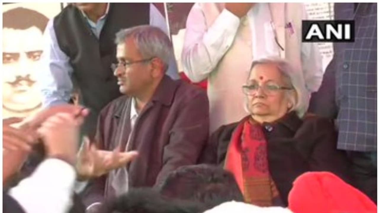 ഷഹീന്ബാഗ് സമരം: മധ്യസ്ഥസംഘം ചര്ച്ച നടത്തുന്നു; മാധ്യമങ്ങളെ പുറത്താക്കി ഷഹീന്ബാഗ് സമരം: മധ്യസ്ഥസംഘം ചര്ച്ച നടത്തുന്നു; മാധ്യമങ്ങളെ പുറത്താക്കി