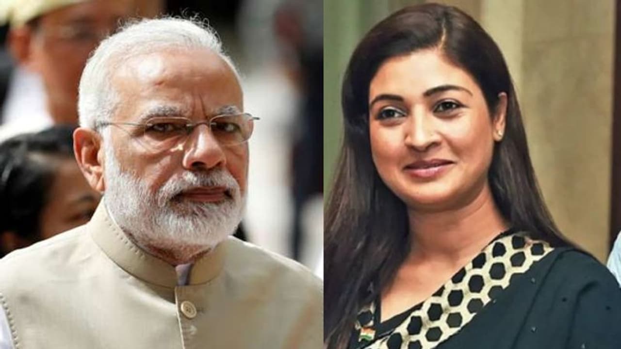 പരിപാടിയില് 'ഈ മാറ്റം' വരുത്തിയാല് ട്രംപിനെ കാണാന് 7 കോടിയാളുകള് എത്തും; മോദിയെ പരിഹസിച്ച് അല്ക്ക ലാംബ പരിപാടിയില് 'ഈ മാറ്റം' വരുത്തിയാല് ട്രംപിനെ കാണാന് 7 കോടിയാളുകള് എത്തും; മോദിയെ പരിഹസിച്ച് അല്ക്ക ലാംബ