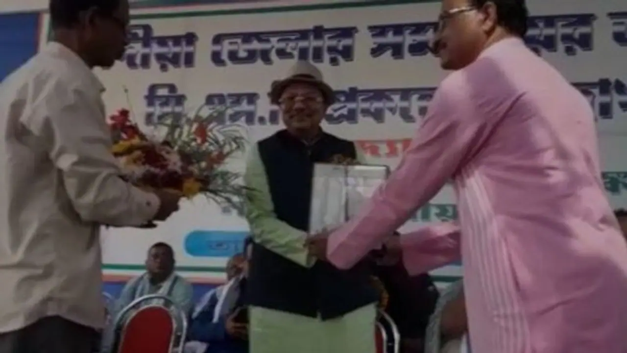 মাধ্যমিক পরীক্ষার মাঝেই মাইক বাজিয়ে অনুষ্ঠান, বিতর্কে খোদ রাজ্যের মন্ত্রী মাধ্যমিক পরীক্ষার মাঝেই মাইক বাজিয়ে অনুষ্ঠান, বিতর্কে খোদ রাজ্যের মন্ত্রী