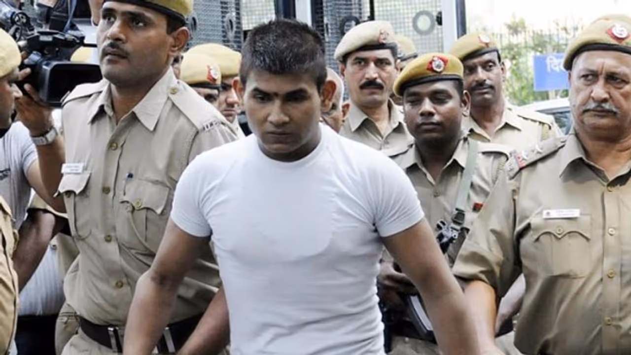 నిర్భయ కేసు: మరోసారి దోషి వినయ్ శర్మ అవి మింగి.... నిర్భయ కేసు: మరోసారి దోషి వినయ్ శర్మ అవి మింగి....