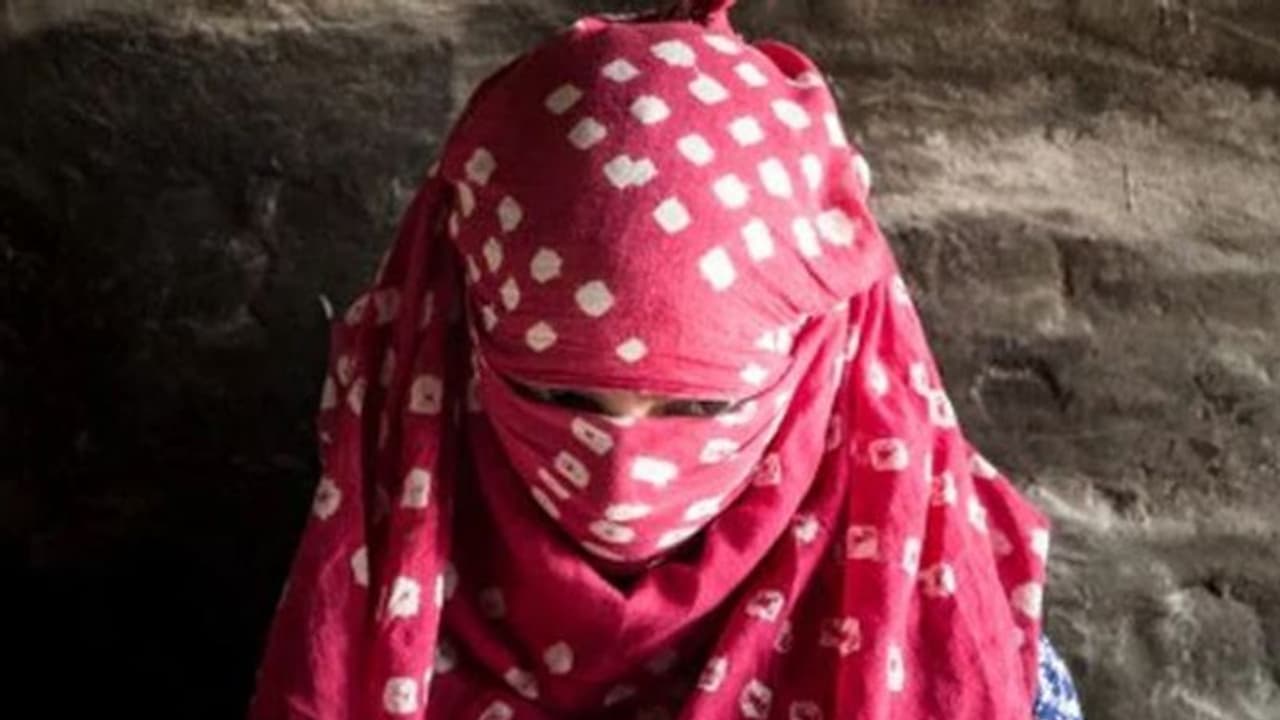 आंटी से बोली 12 साल की लड़की... उस दिन जब वो घर में अकेली थी, तब क्या घटा था, लेकिन मां से छुपा ली बात आंटी से बोली 12 साल की लड़की... उस दिन जब वो घर में अकेली थी, तब क्या घटा था, लेकिन मां से छुपा ली बात