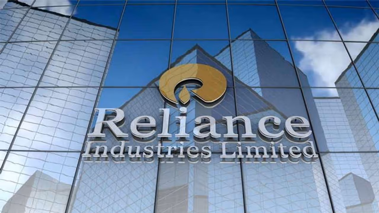 रिलायंस इंडस्ट्रीज का शेयर करीब 15 फीसदी चढ़ा, TCS को पछाड़ फिर हासिल किया नंबर वन का दर्जा रिलायंस इंडस्ट्रीज का शेयर करीब 15 फीसदी चढ़ा, TCS को पछाड़ फिर हासिल किया नंबर वन का दर्जा