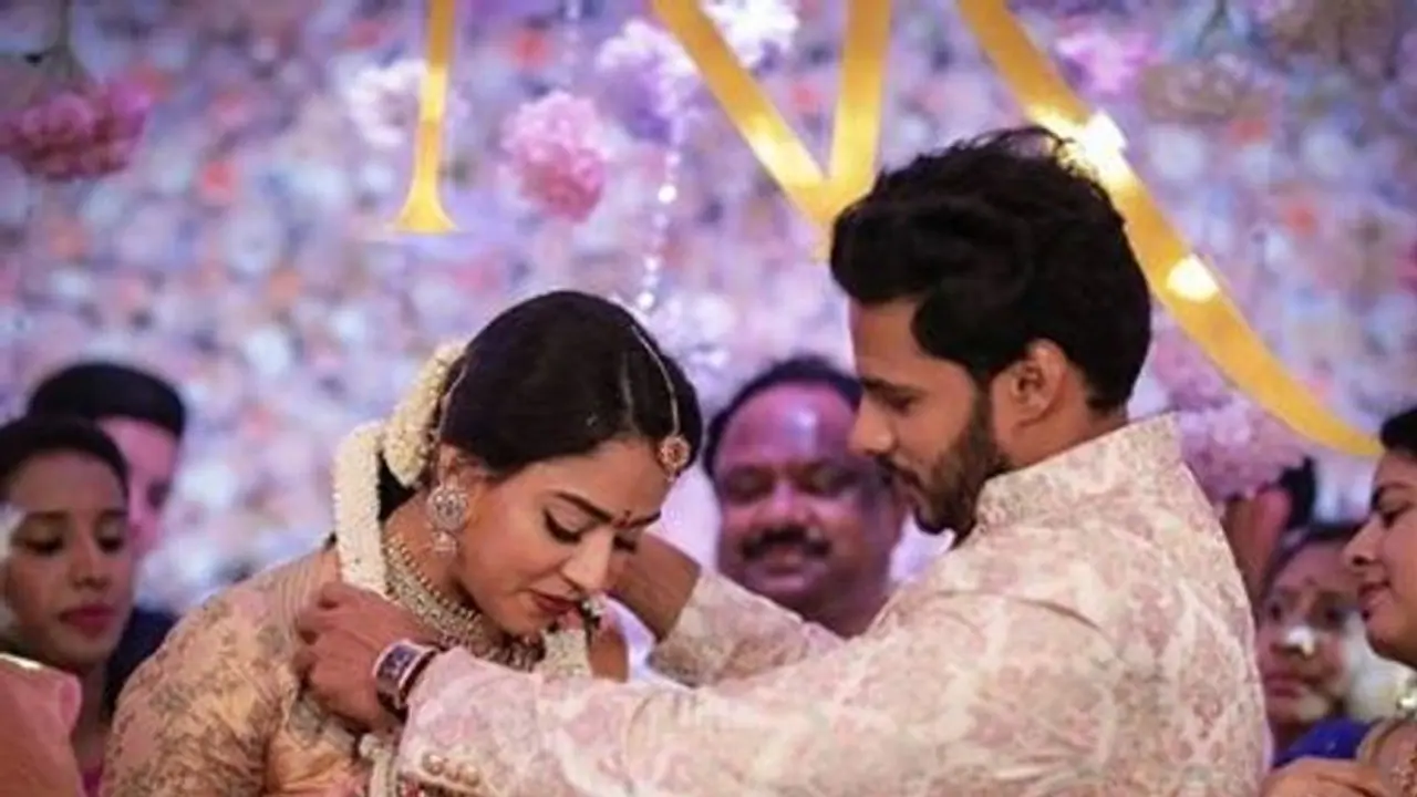 ಕೊರೋನಾ ಭೀತಿ : ನಿಖಿಲ್ ಕುಮಾರಸ್ವಾಮಿ ವಿವಾಹ ಸ್ಥಳ ಬದಲಾವಣೆ ಕೊರೋನಾ ಭೀತಿ : ನಿಖಿಲ್ ಕುಮಾರಸ್ವಾಮಿ ವಿವಾಹ ಸ್ಥಳ ಬದಲಾವಣೆ