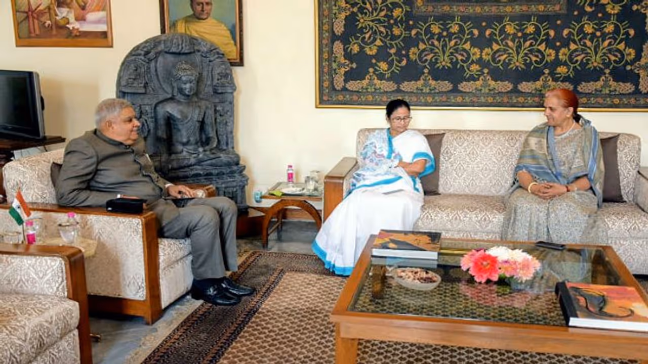 বিবাদ মেটাতে আলোচনাতেই ভরসা রাজ্যপালের, বললেন " মুখ্যমন্ত্রীর সঙ্গে বৈঠকে বরফ গলেছে" বিবাদ মেটাতে আলোচনাতেই ভরসা রাজ্যপালের, বললেন " মুখ্যমন্ত্রীর সঙ্গে বৈঠকে বরফ গলেছে"