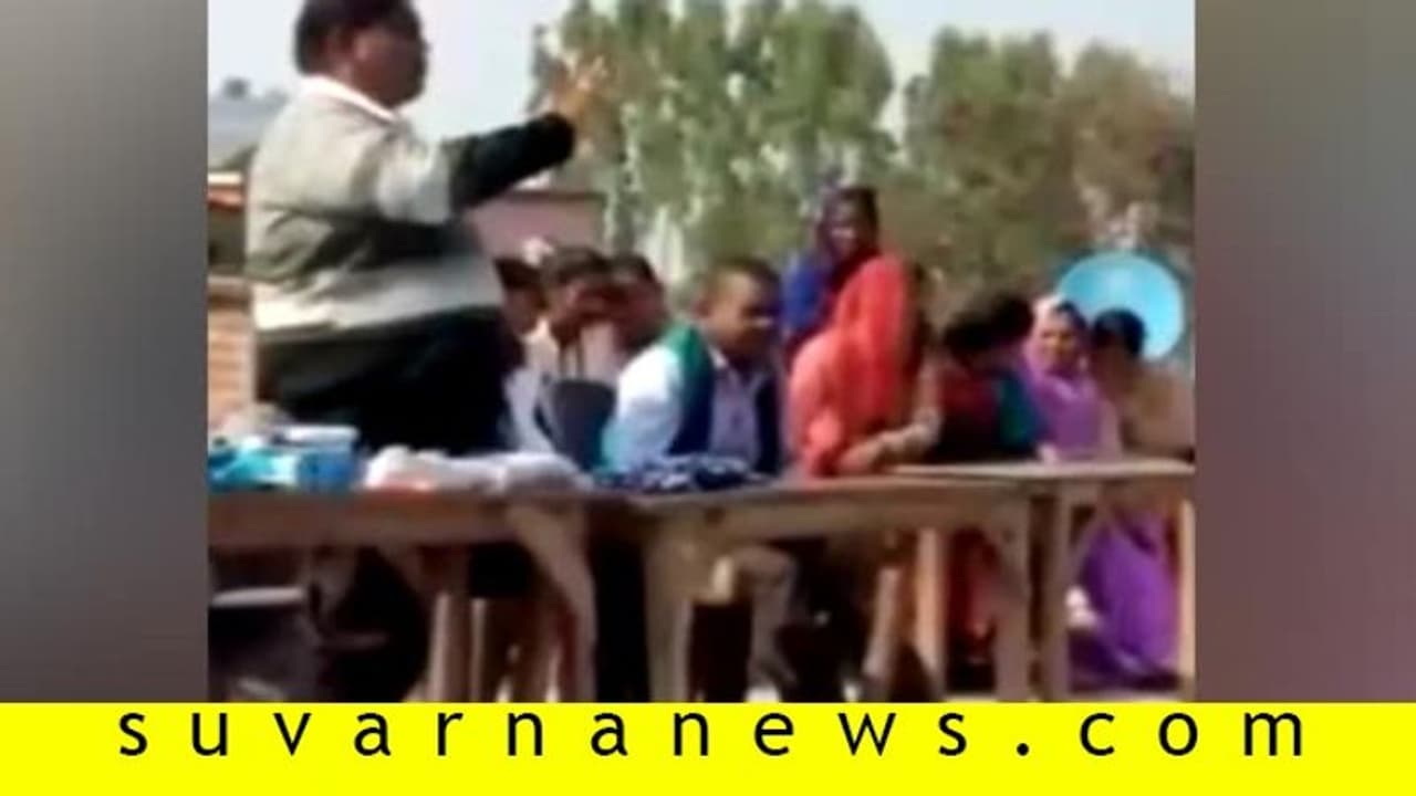 ಉತ್ತರ ಪತ್ರಿಕೆಯಲ್ಲಿ 100 ರೂ: ನಕಲು ಮಾಡಲು ಪ್ರಾಂಶುಪಾಲರು ಕೊಟ್ಟ ಐಡಿಯಾ! ಉತ್ತರ ಪತ್ರಿಕೆಯಲ್ಲಿ 100 ರೂ: ನಕಲು ಮಾಡಲು ಪ್ರಾಂಶುಪಾಲರು ಕೊಟ್ಟ ಐಡಿಯಾ!