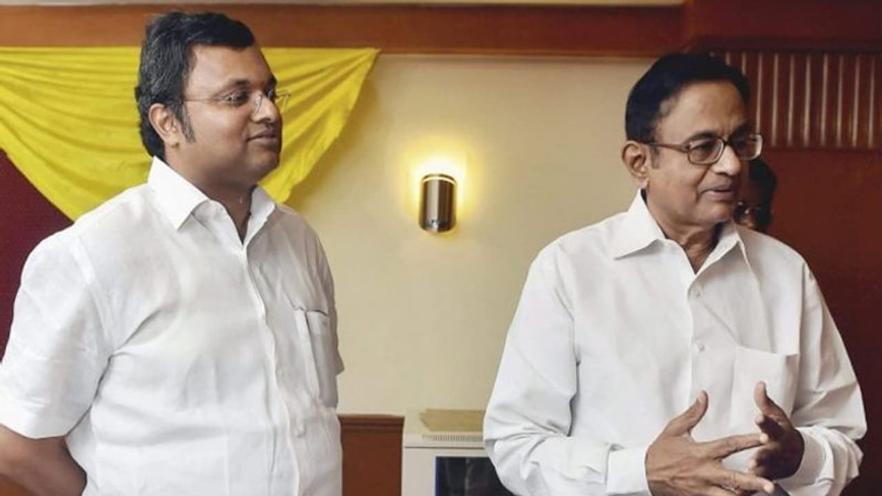 Aircel Maxis case : എയർസെൽ മാക്സിസ് കേസ്: പി ചിദംബരത്തോടും കാർത്തി ചിംബരത്തോടും നേരിട്ട് ഹാജരാകണമെന്ന് കോടതി Aircel Maxis case : എയർസെൽ മാക്സിസ് കേസ്: പി ചിദംബരത്തോടും കാർത്തി ചിംബരത്തോടും നേരിട്ട് ഹാജരാകണമെന്ന് കോടതി