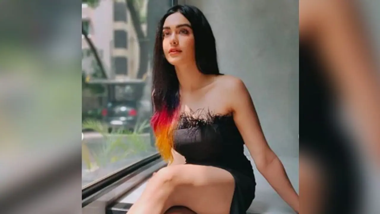 স্টাইল স্টেটমেন্টেই বাজিমাত, ফেমিনার রেড কার্পেটে বডি পেন্টে আধা স্টাইল স্টেটমেন্টেই বাজিমাত, ফেমিনার রেড কার্পেটে বডি পেন্টে আধা