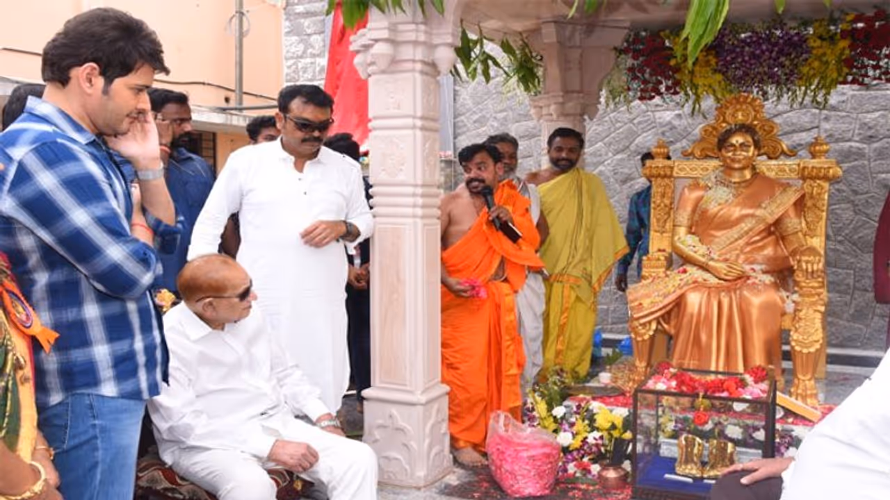 విజయ నిర్మల గురించి మహేష్ ఎమోషనల్ కామెంట్స్.. అలా అనుకున్నాడట! విజయ నిర్మల గురించి మహేష్ ఎమోషనల్ కామెంట్స్.. అలా అనుకున్నాడట!