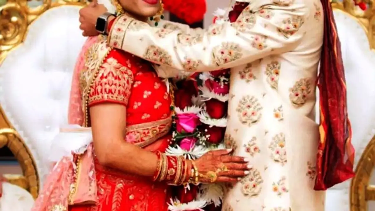 వచ్చేవారం పెళ్లి...పినతల్లి మాటలకు బాధపడి... వచ్చేవారం పెళ్లి...పినతల్లి మాటలకు బాధపడి...