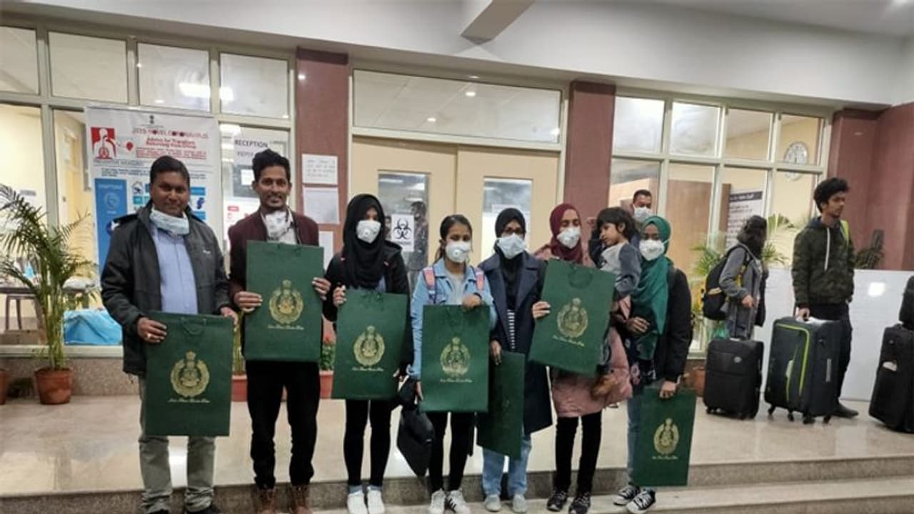 चीन की लापरवाही से वुहान में फैला कोरोना वायरस, भारतीय छात्रों ने सुनाई आंखों देखी चीन की लापरवाही से वुहान में फैला कोरोना वायरस, भारतीय छात्रों ने सुनाई आंखों देखी