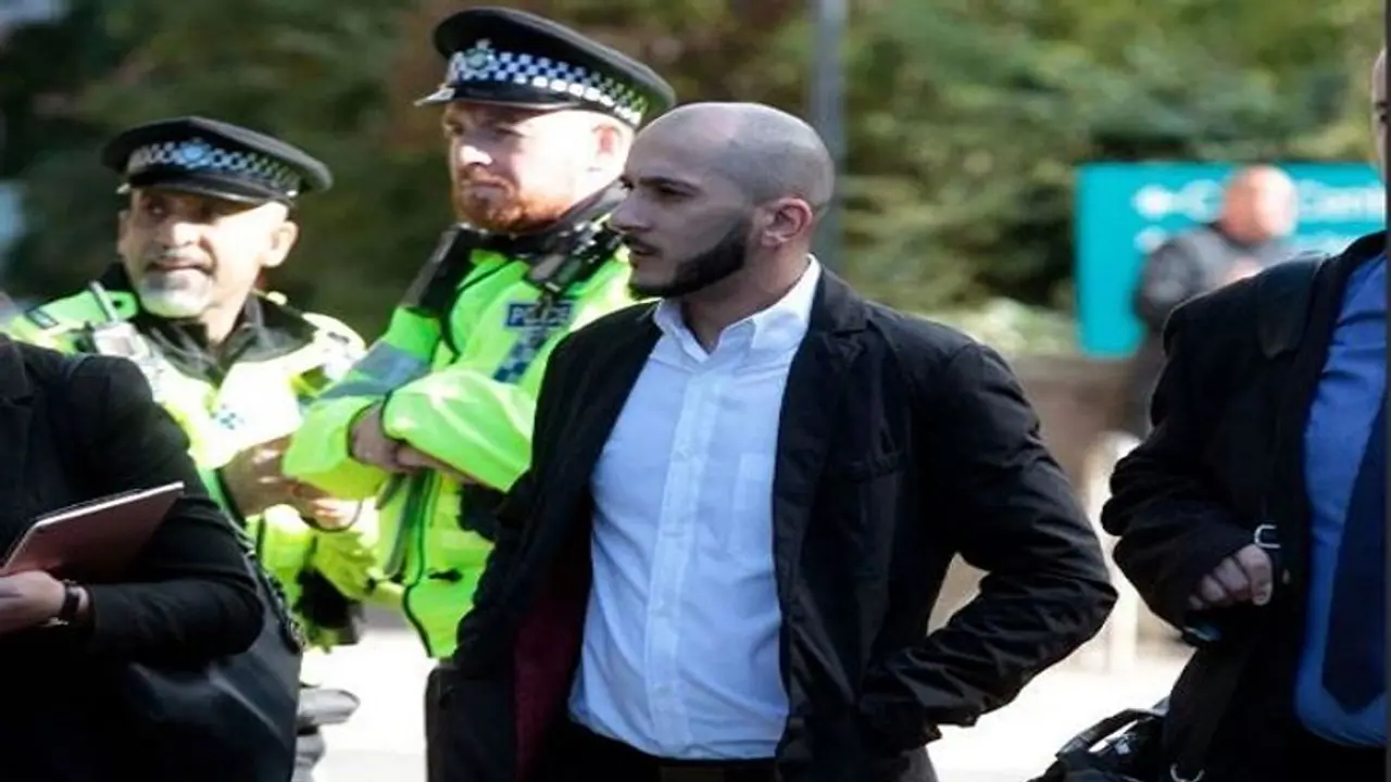 15 साल की लड़की के साथ 300 मर्दों ने किया रेप, अब गैंग को मिली 55 साल की जेल 15 साल की लड़की के साथ 300 मर्दों ने किया रेप, अब गैंग को मिली 55 साल की जेल