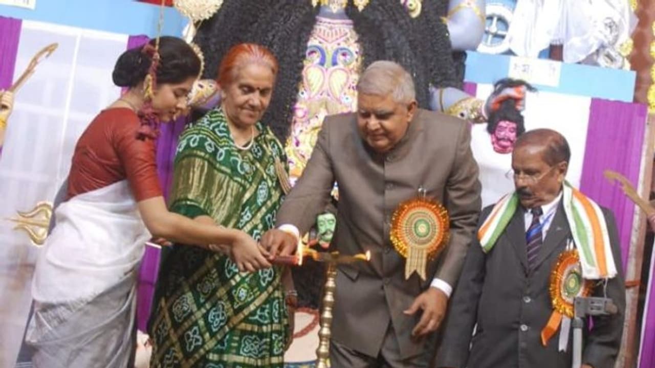 মাধ্যমিকের মাঝে মাইক বাজিয়ে মেলার উদ্বোধন, বিতর্কে রাজ্যপাল জগদীপ ধনখড় মাধ্যমিকের মাঝে মাইক বাজিয়ে মেলার উদ্বোধন, বিতর্কে রাজ্যপাল জগদীপ ধনখড়