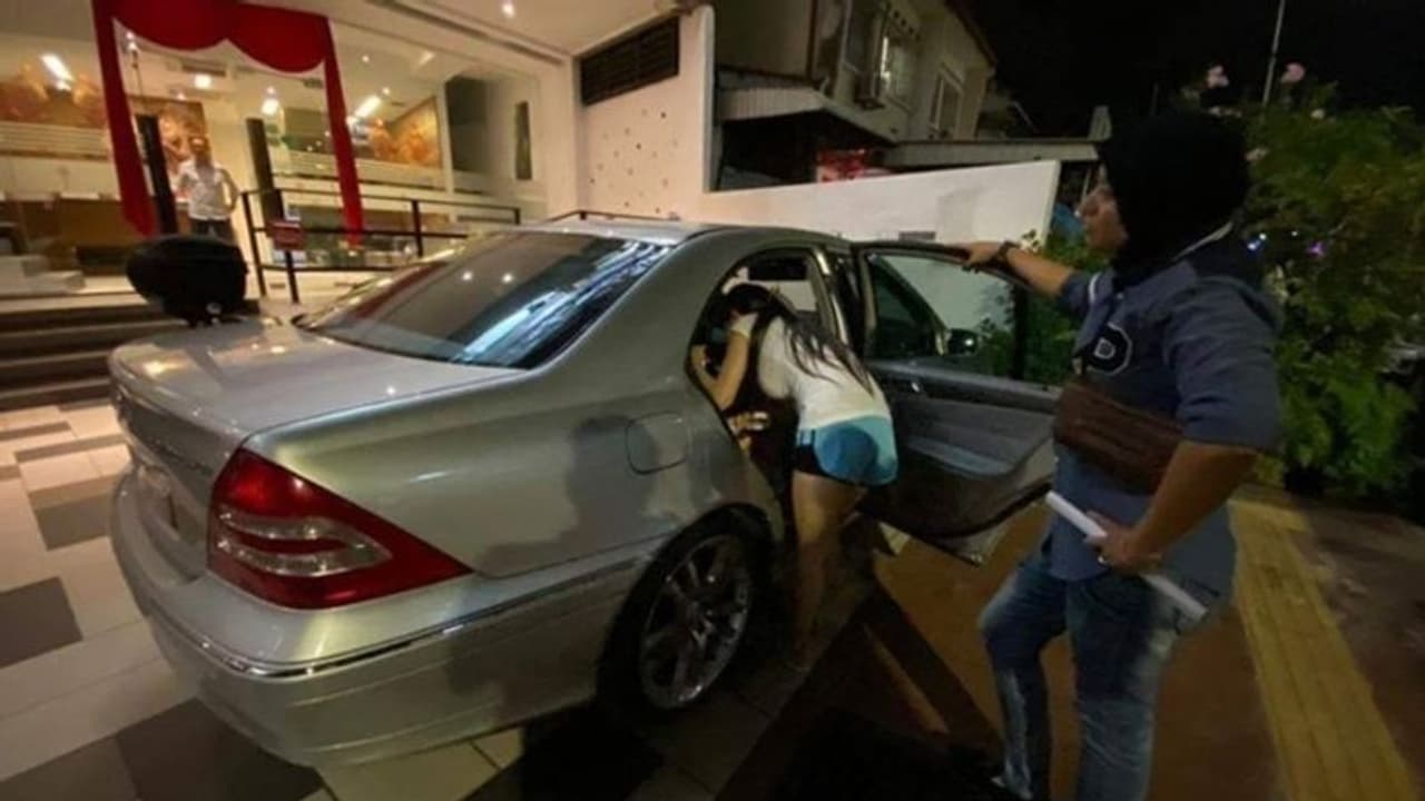 शख्स ने 4 हजार में बुक की लड़की, होटल बुलाया तो उतरी मर्सिडीज से शख्स ने 4 हजार में बुक की लड़की, होटल बुलाया तो उतरी मर्सिडीज से