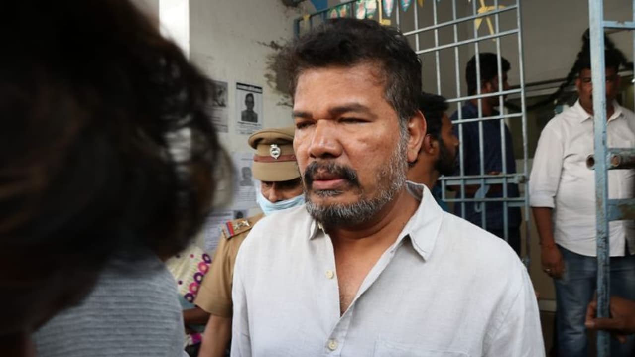 விரக்தியின் உச்சத்தில் இயக்குநர் ஷங்கர்... லைகா போட்ட கன்டிஷனால் நொந்து போன சம்பவம்...!