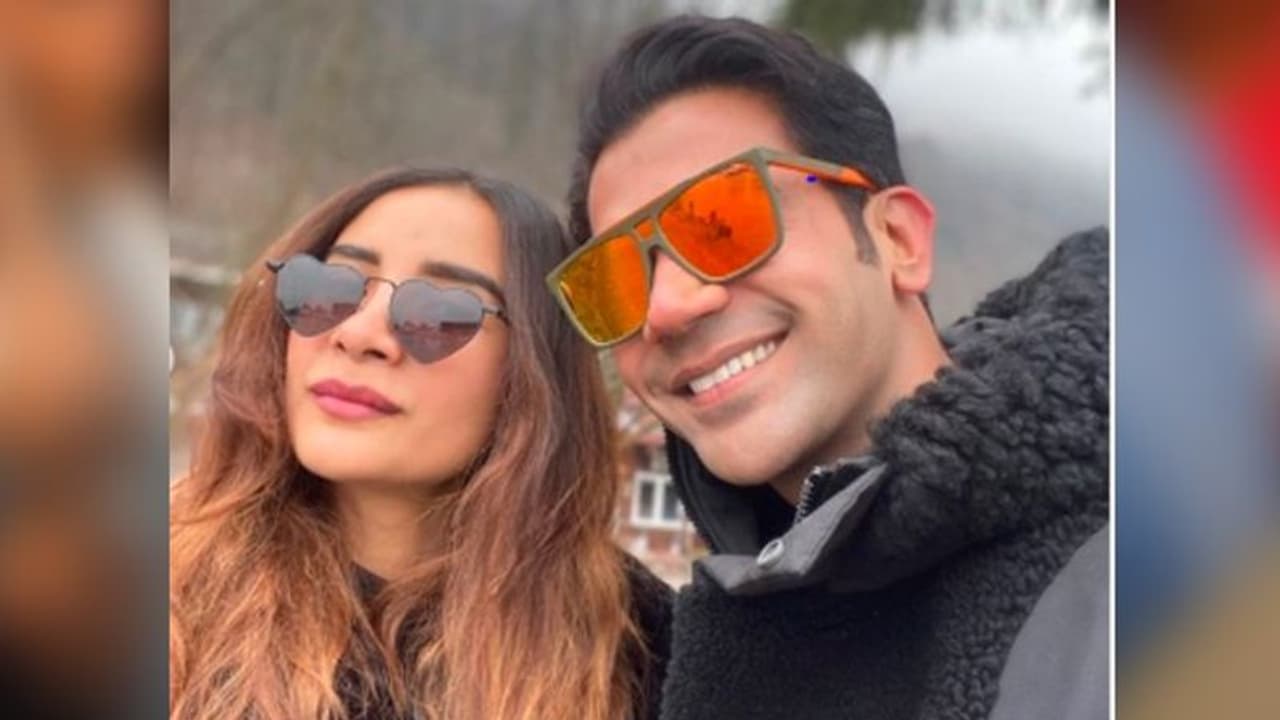 পত্র লিখে পত্রলেখার জন্মদিন পালন, প্রেমিকাকে কী বার্তা দিলেন রাজকুমার