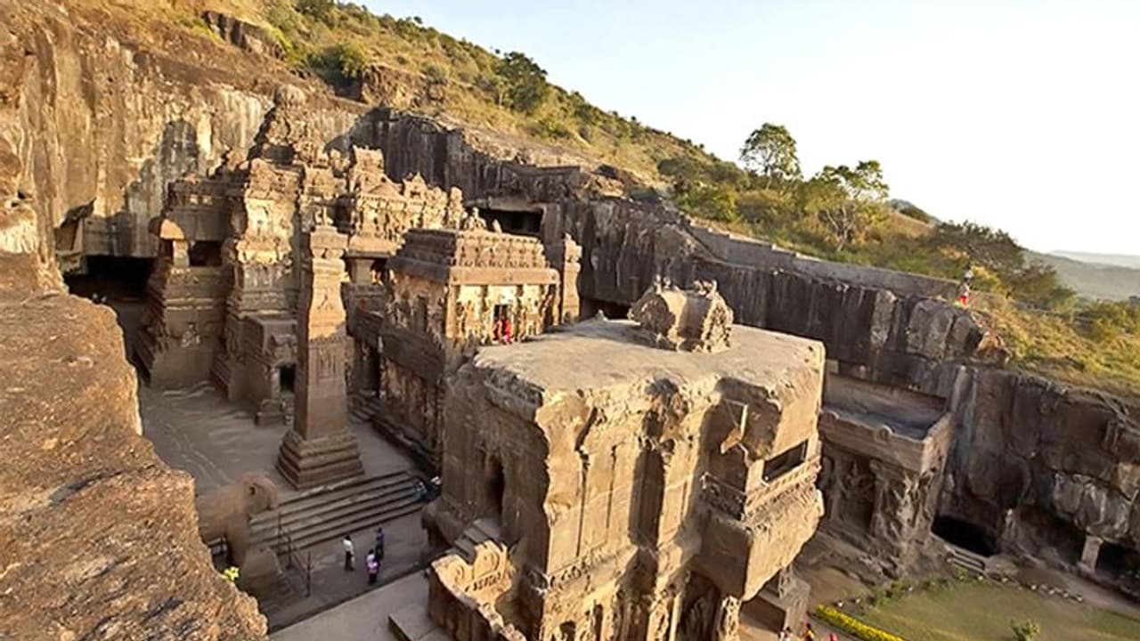 Ellora caves UNESCO: ఎల్లోరా గుహలకు కొత్త హంగులు.. పర్యాటకులను ఆకర్షించడానికి.. Ellora caves UNESCO: ఎల్లోరా గుహలకు కొత్త హంగులు.. పర్యాటకులను ఆకర్షించడానికి..