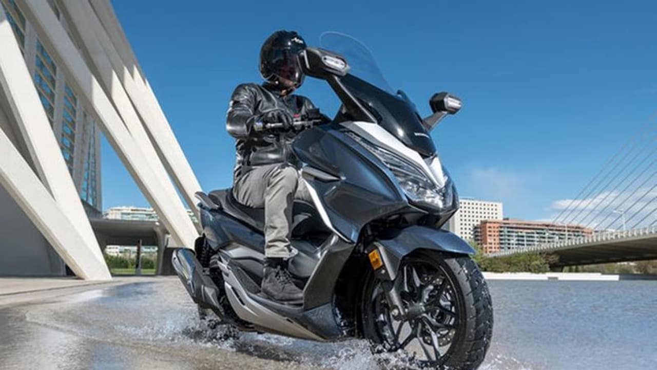 ഇന്ത്യയിലെത്തും മുമ്പേ ഈ സ്‍കൂട്ടര്‍ സ്വന്തമാക്കി നാല് ഇന്ത്യക്കാര്‍!