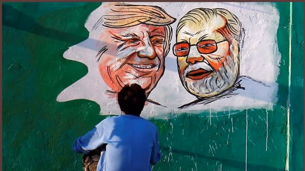 ട്രംപിന് സമാനതകളില്ലാത്ത സ്വീകരണം എന്ന് വിദേശകാര്യ മന്ത്രാലയം; പ്രത്യേക വീഡിയോ പുറത്തു വിട്ടു ട്രംപിന് സമാനതകളില്ലാത്ത സ്വീകരണം എന്ന് വിദേശകാര്യ മന്ത്രാലയം; പ്രത്യേക വീഡിയോ പുറത്തു വിട്ടു