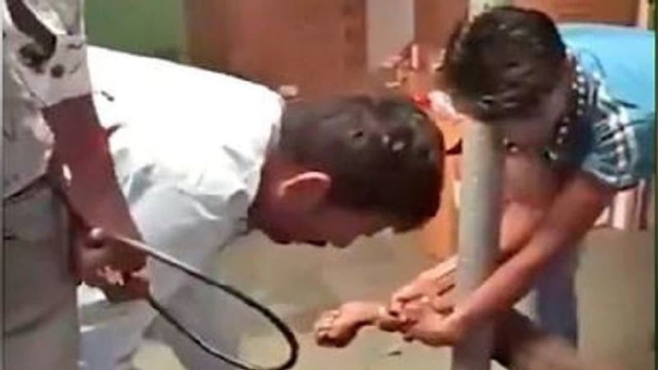 ಕಳವು ಆರೋಪ; ದಲಿತರಿಬ್ಬರ ಗುಪ್ತಾಂಗಕ್ಕೆ ಸ್ಕ್ರೂಡ್ರೈವರ್ ಚುಚ್ಚಿದ ದುರುಳರು ಕಳವು ಆರೋಪ; ದಲಿತರಿಬ್ಬರ ಗುಪ್ತಾಂಗಕ್ಕೆ ಸ್ಕ್ರೂಡ್ರೈವರ್ ಚುಚ್ಚಿದ ದುರುಳರು