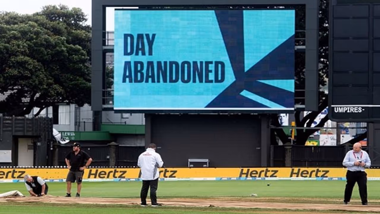 కివీస్ బౌలర్ జెమీసన్ దెబ్బ: తొలి రోజు భారత్ స్కోరు 122/5 కివీస్ బౌలర్ జెమీసన్ దెబ్బ: తొలి రోజు భారత్ స్కోరు 122/5